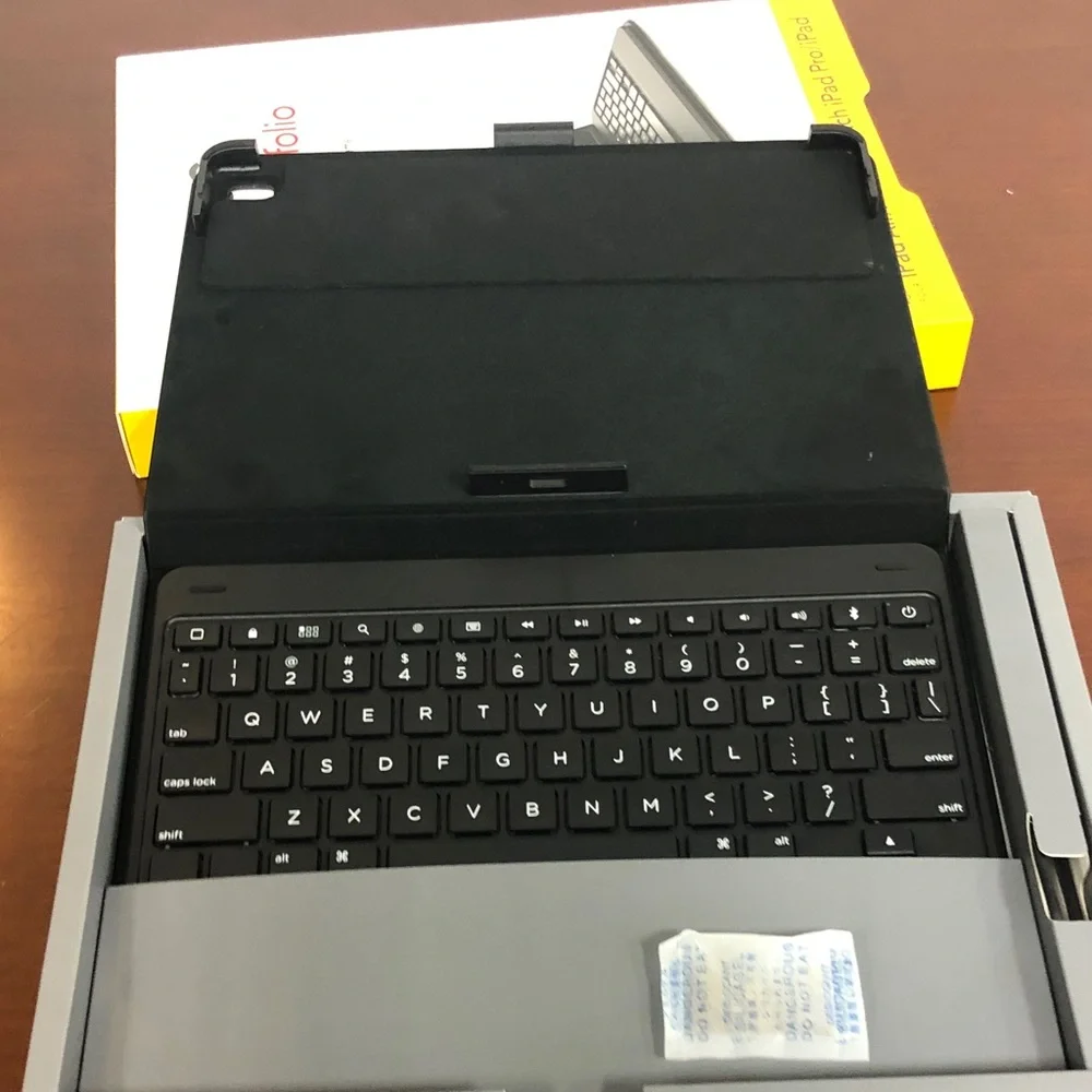 ZaaGG Messenger Folio Tablet Keyboard Case - Black